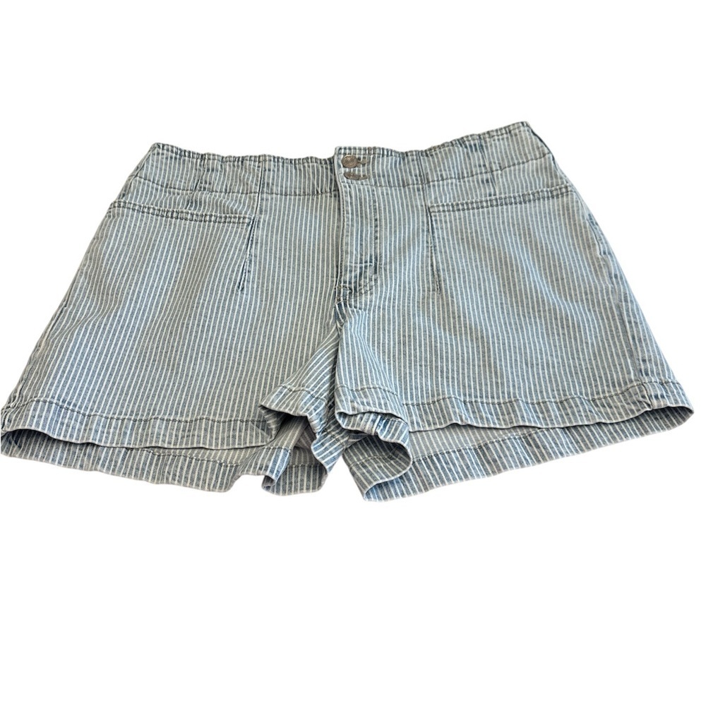 M Jeans by Maurices shorts A-line button/zip high rise railroad stripes Size 14
